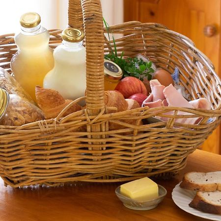 Honeysuckle Cottages Станторп Номер фото