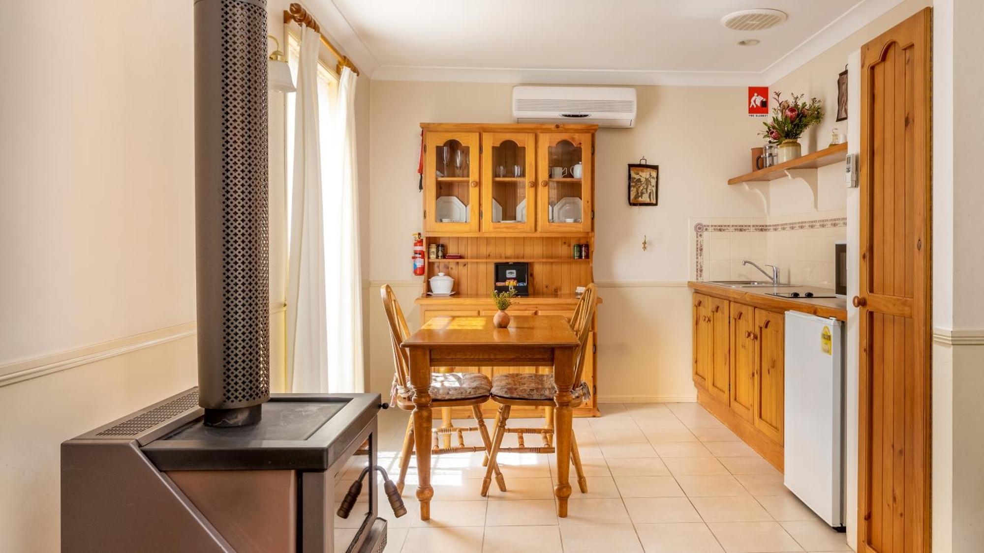 Honeysuckle Cottages Станторп Номер фото