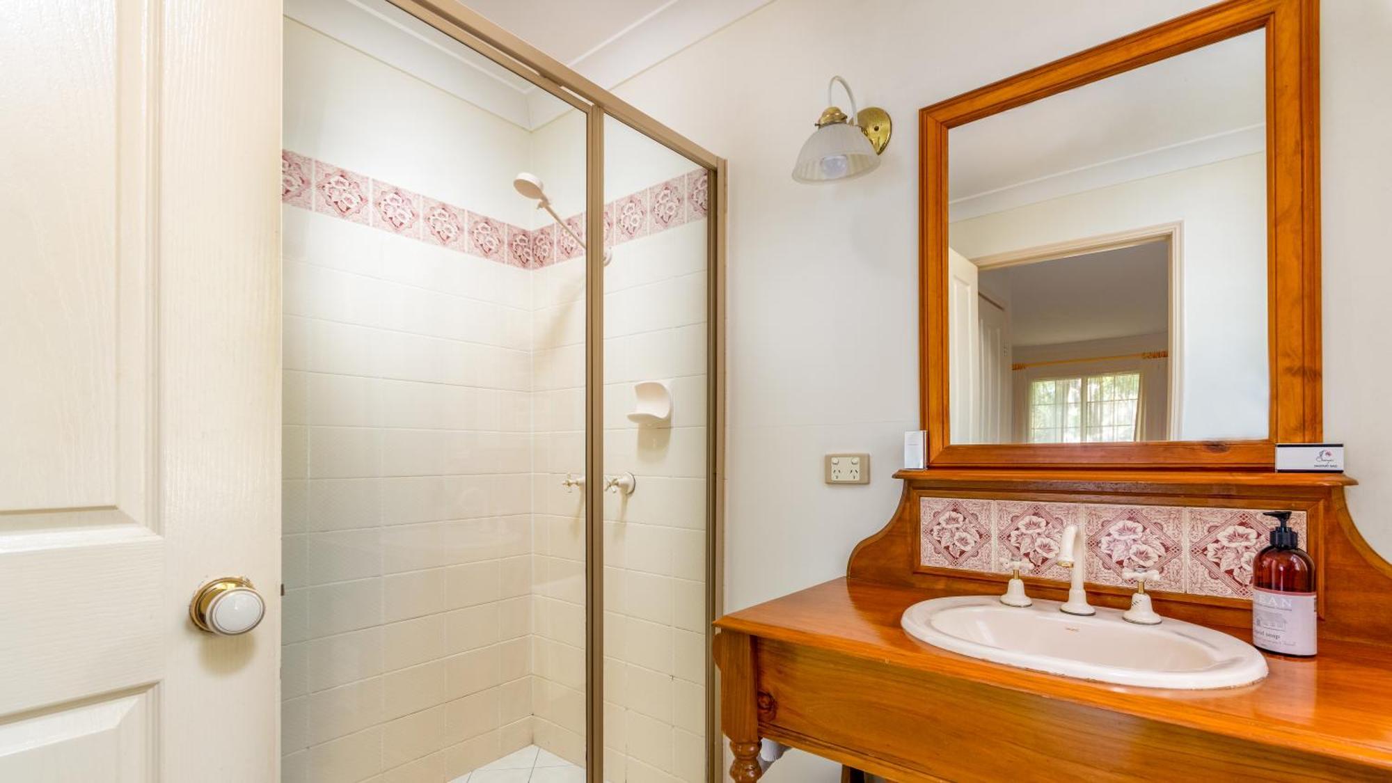 Honeysuckle Cottages Станторп Номер фото